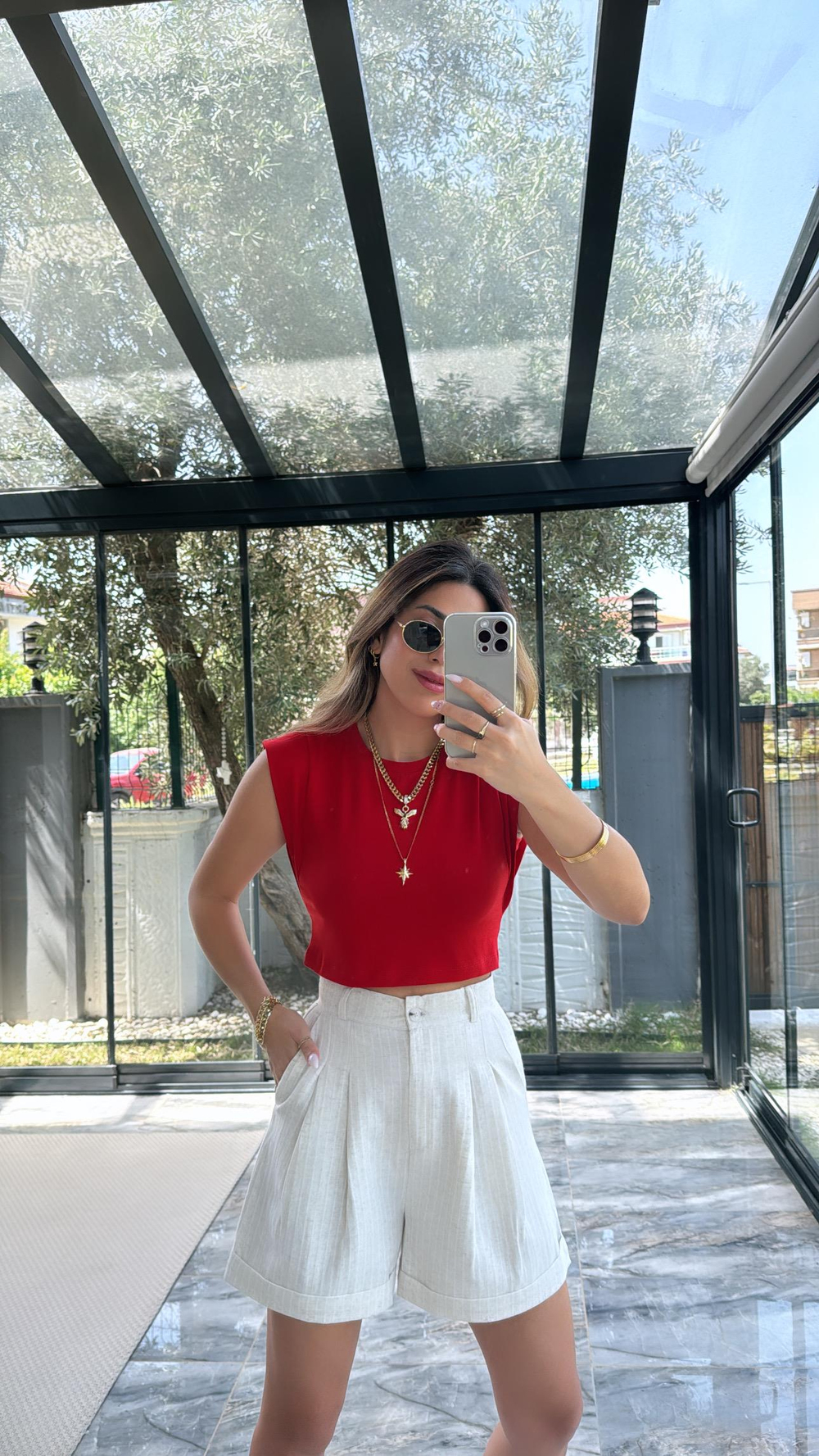 Kırmızı Dik Omuzlu Tshirt