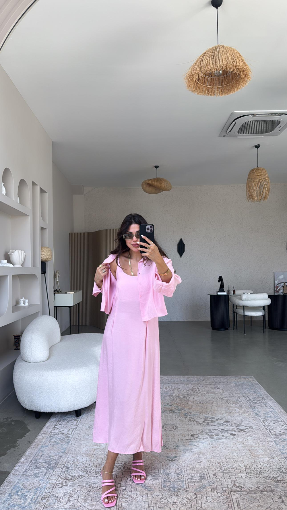 Pembe Gömlekli Askılı Tensel Elbise