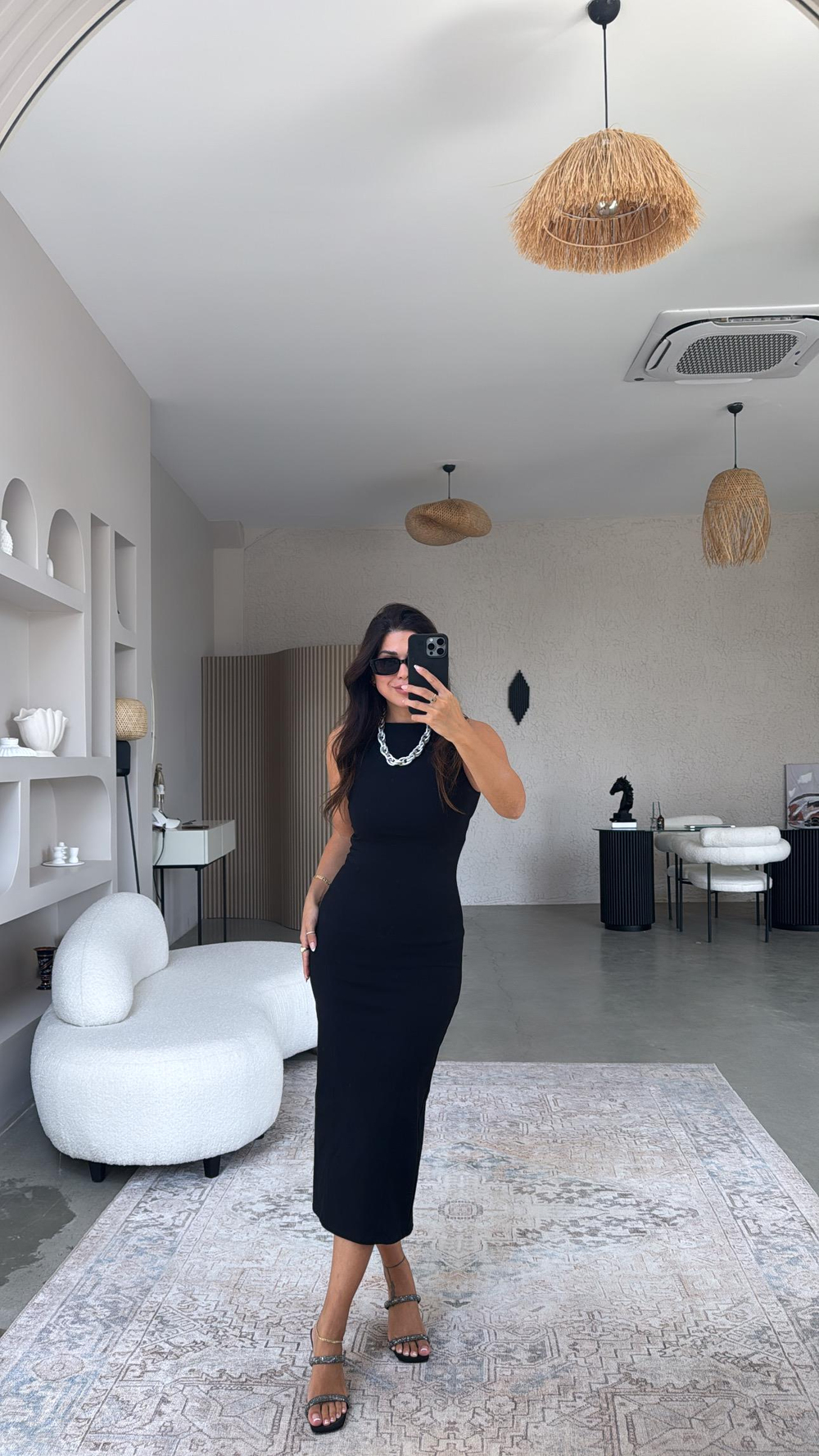 Siyah Halter Yaka Streç Midi Elbise