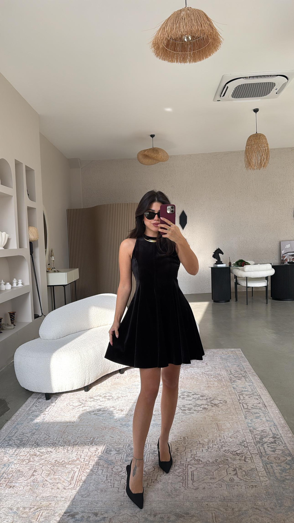 Siyah Kiloş Halter Yaka Kadife Elbise
