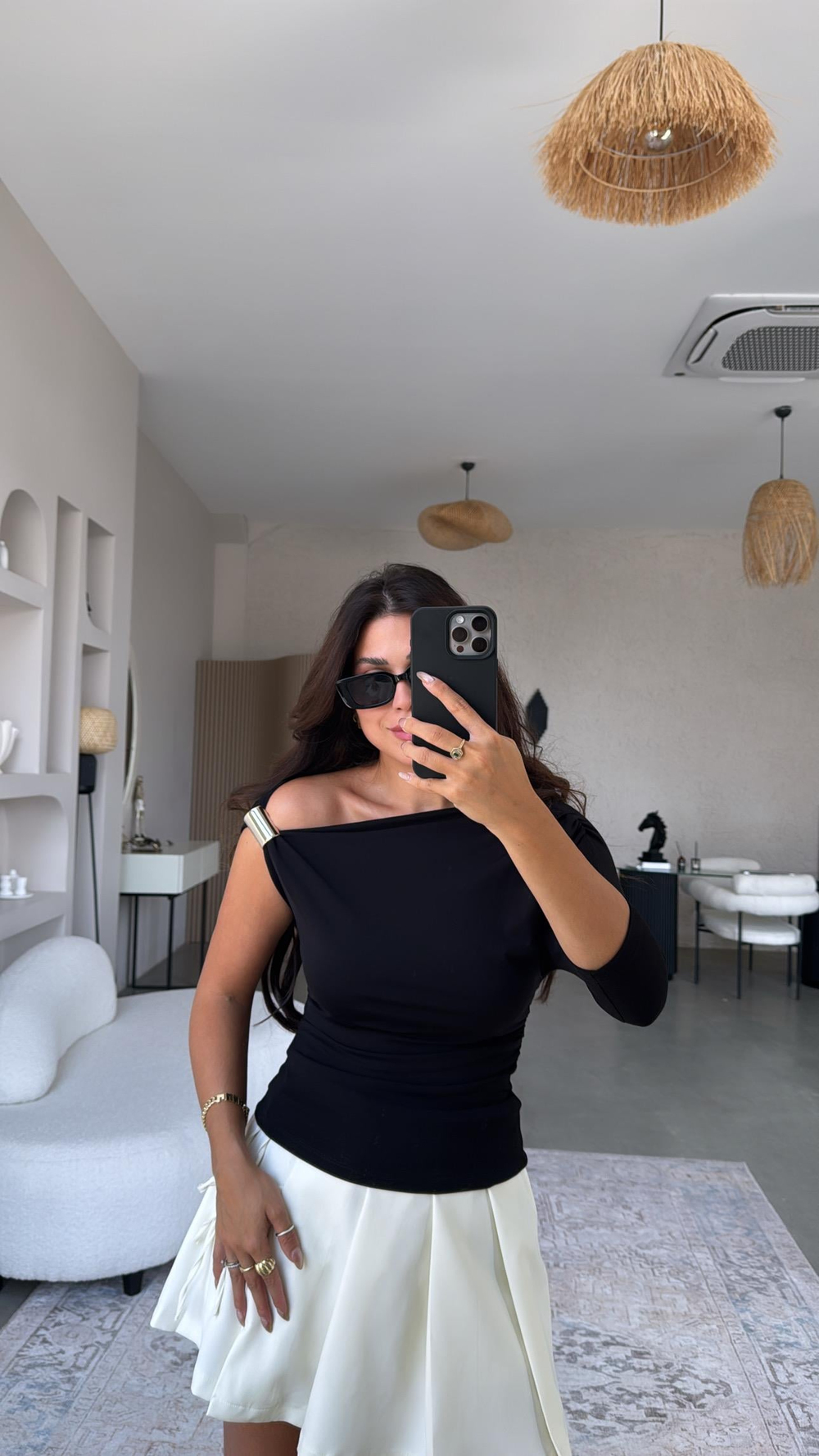 Siyah Omuz Aksesuarlı Bluz