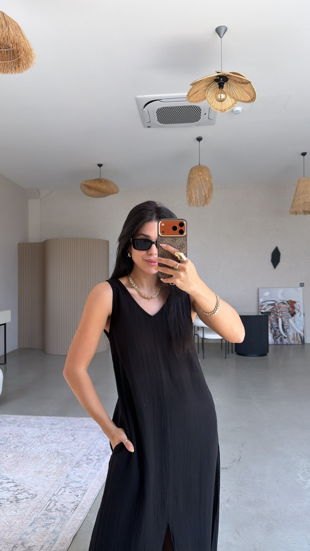 Siyah V Yaka Müslin Yırtmaçlı Elbise