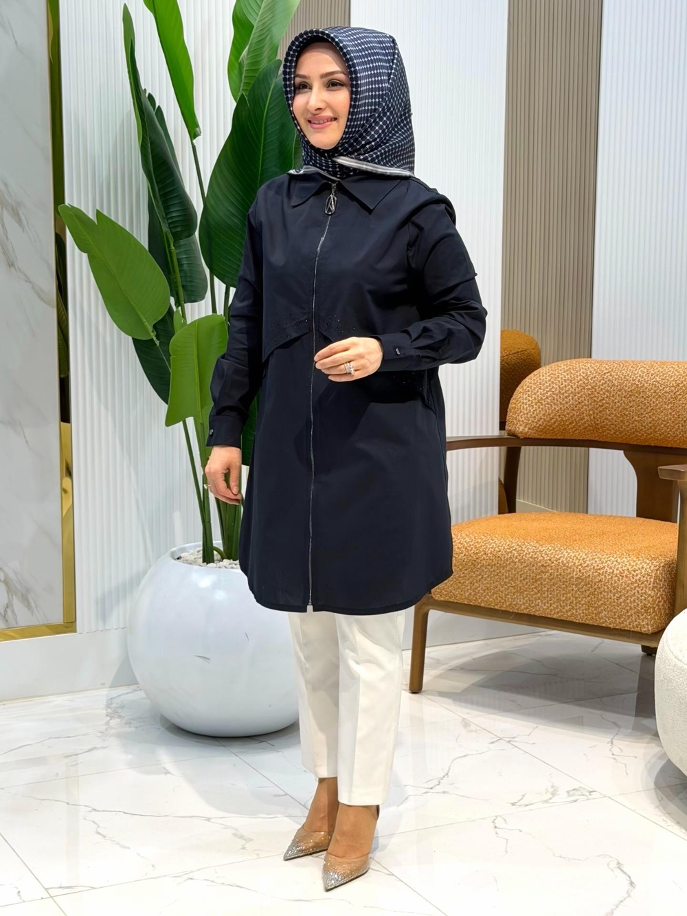 ARMİNE TREND ÖN V TAŞ İŞLEMELİ FERMUARLI KAP LACİVERT-25KT408