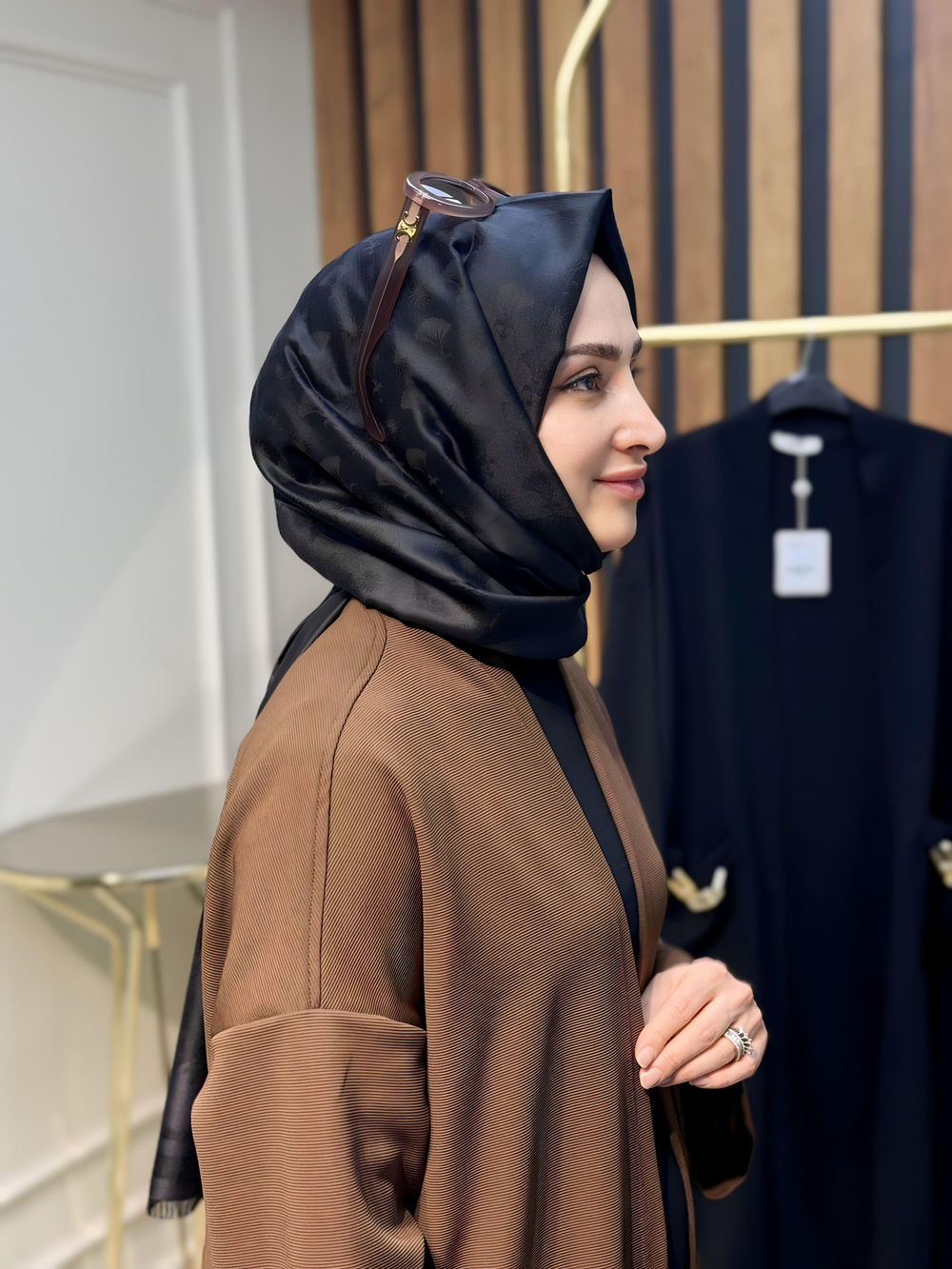 ARMİNE TREND ÖRME KUMAŞ CEPLERİ ZİNCİR DETAYLI HIRKA-23KT525