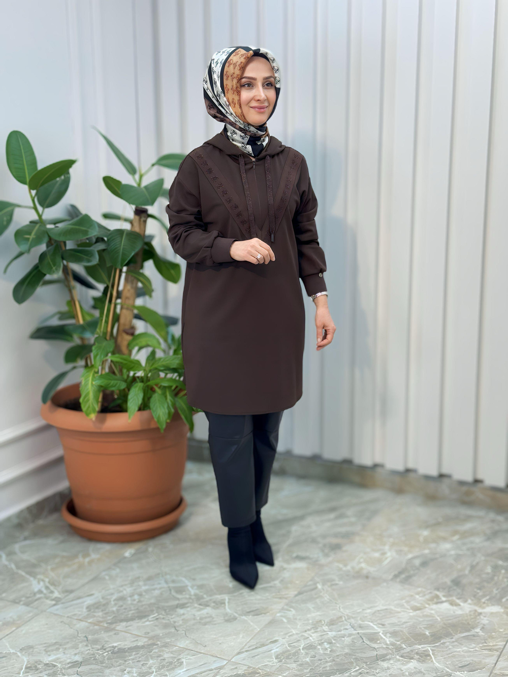 ARMİNE TREND V DETAY KAPÜŞONLU TUNİK -24KT433