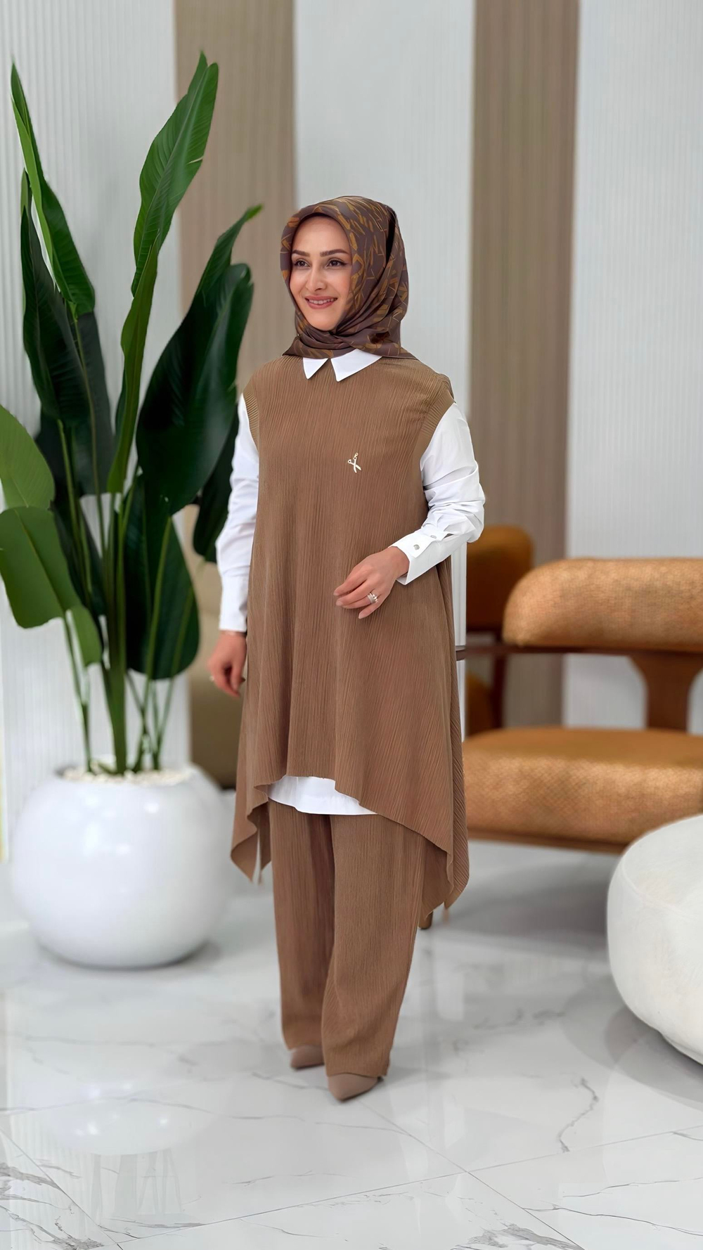 ARMİNE TREND YARASA DESENLİ GÖMLEK YAKALI ÜÇLÜ TAKIM CAMEL- 24KT634