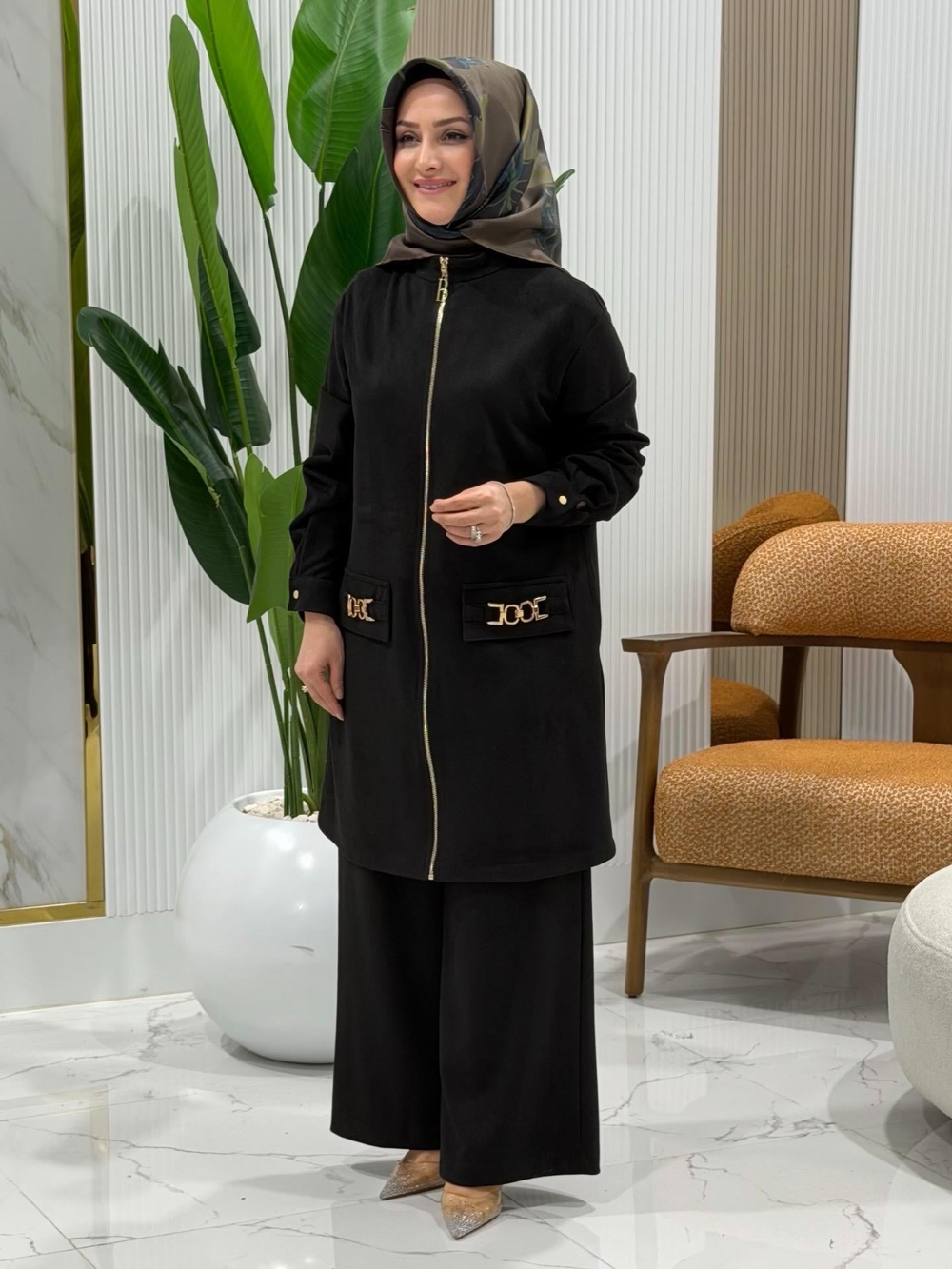 BELLİ CEBİ ZİNCİR DETAYLI TAKIM KAHVERENGİ SİYAH- 25K6019