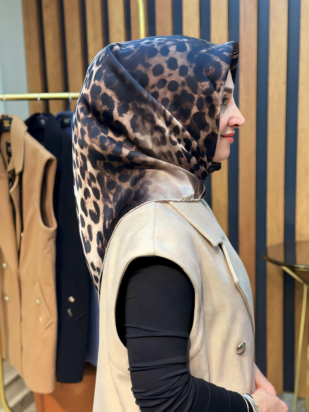 ÇOK SATANLAR SERİSİ LEOPAR DESENLİ TWİL İPEK EŞARP-1012