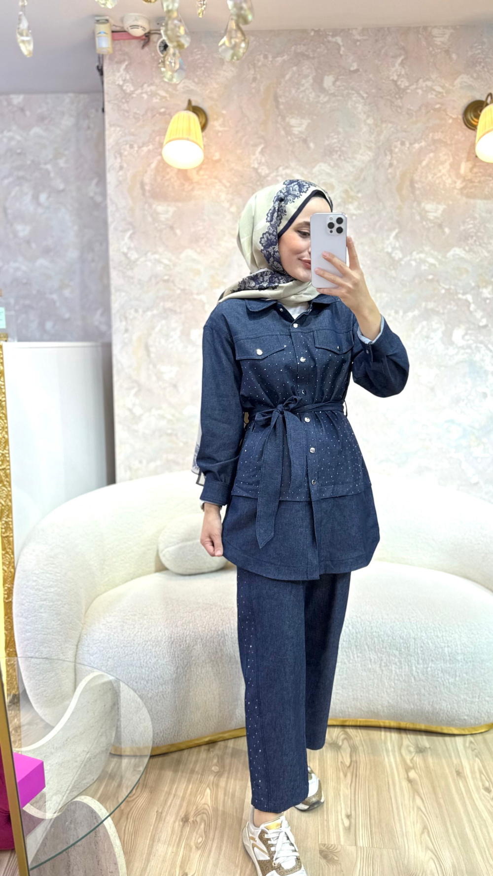 Taş detaylı düz kesim denim pantolon