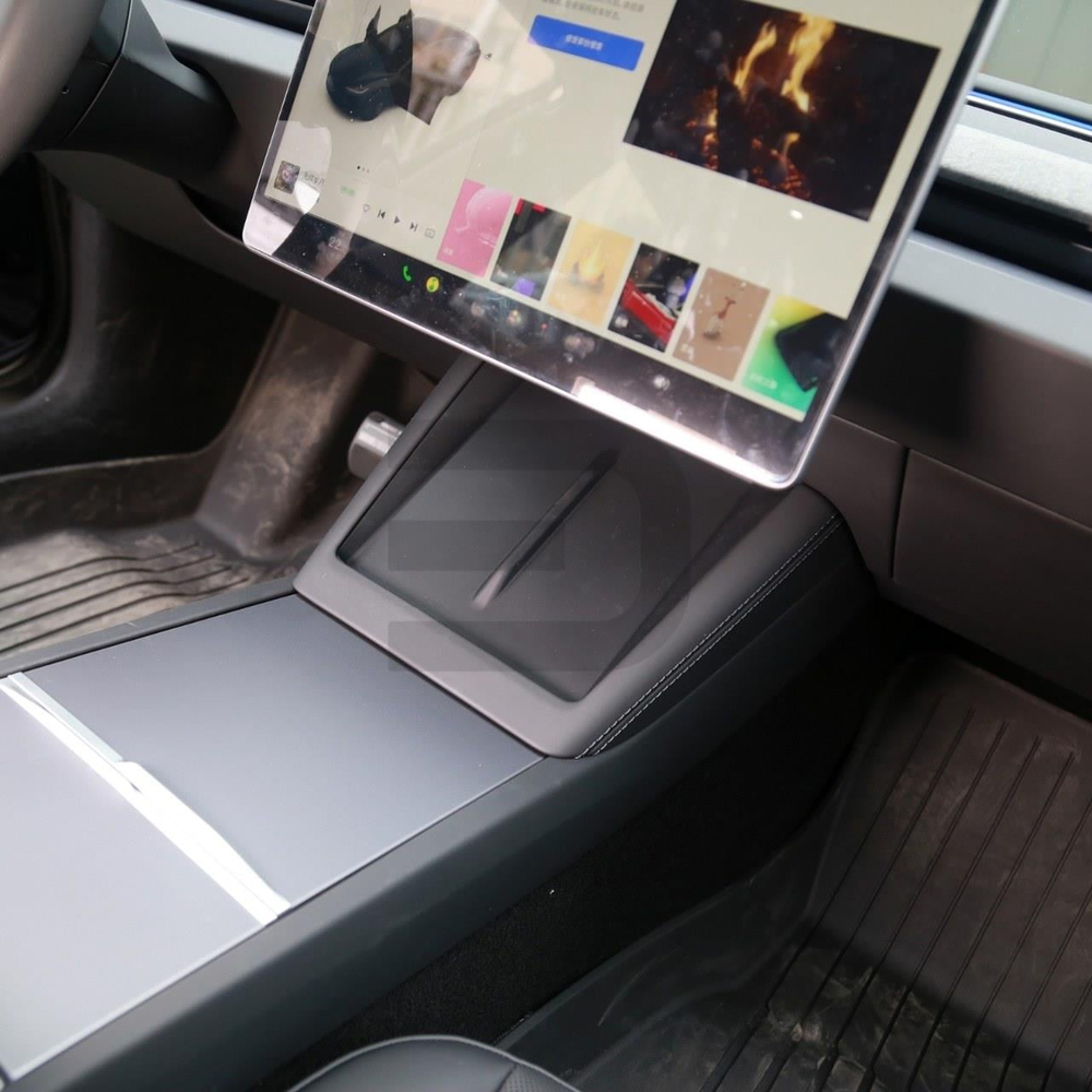 Model Y 2025 Juniper Kablosuz Şarj Yeri Pedi