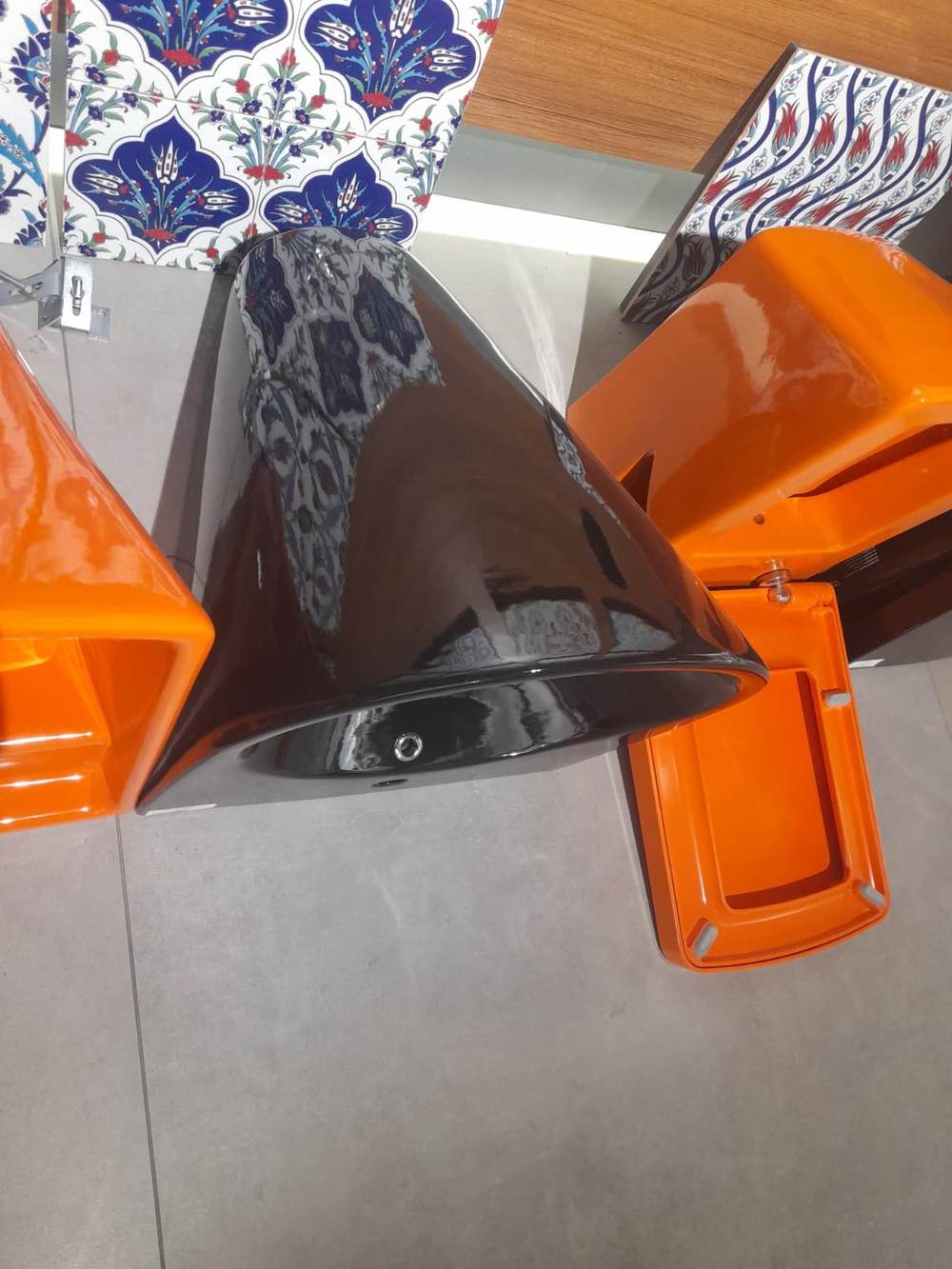 LUCCO 48 CM ASMA MONOBLOK LAVABO SİYAH(TEŞHİR)