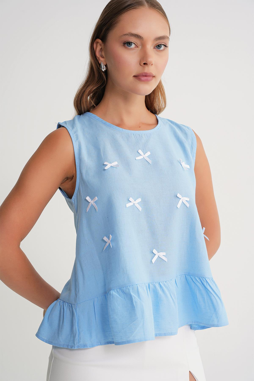 4718 Kadın Fiyonk Detaylı Fırfırlı Keten Bluz Bebe Mavi