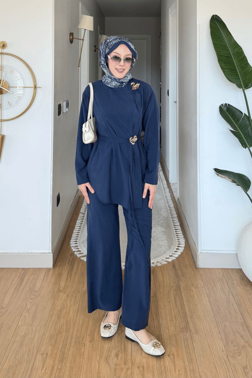 Ardila Modal Kumaş Yandan Bağlamalı Broşlu Tesettür Takım- Lacivert