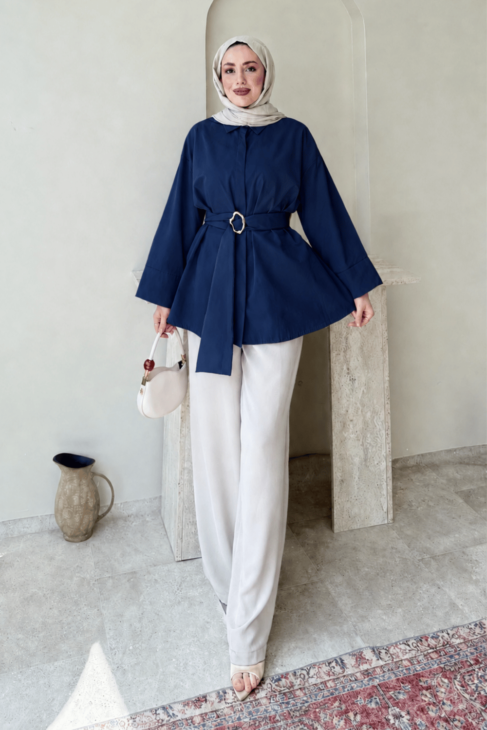 Dekta Cotton Kumaş Broş Kemerli Tesettür Gömlek- Lacivert Standart (38-42 Uyumlu)