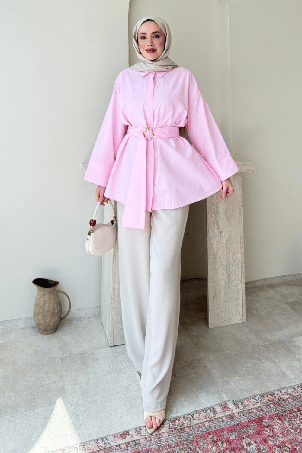 Dekta Cotton Kumaş Broş Kemerli Tesettür Gömlek- Pembe Standart (38-42 Uyumlu)