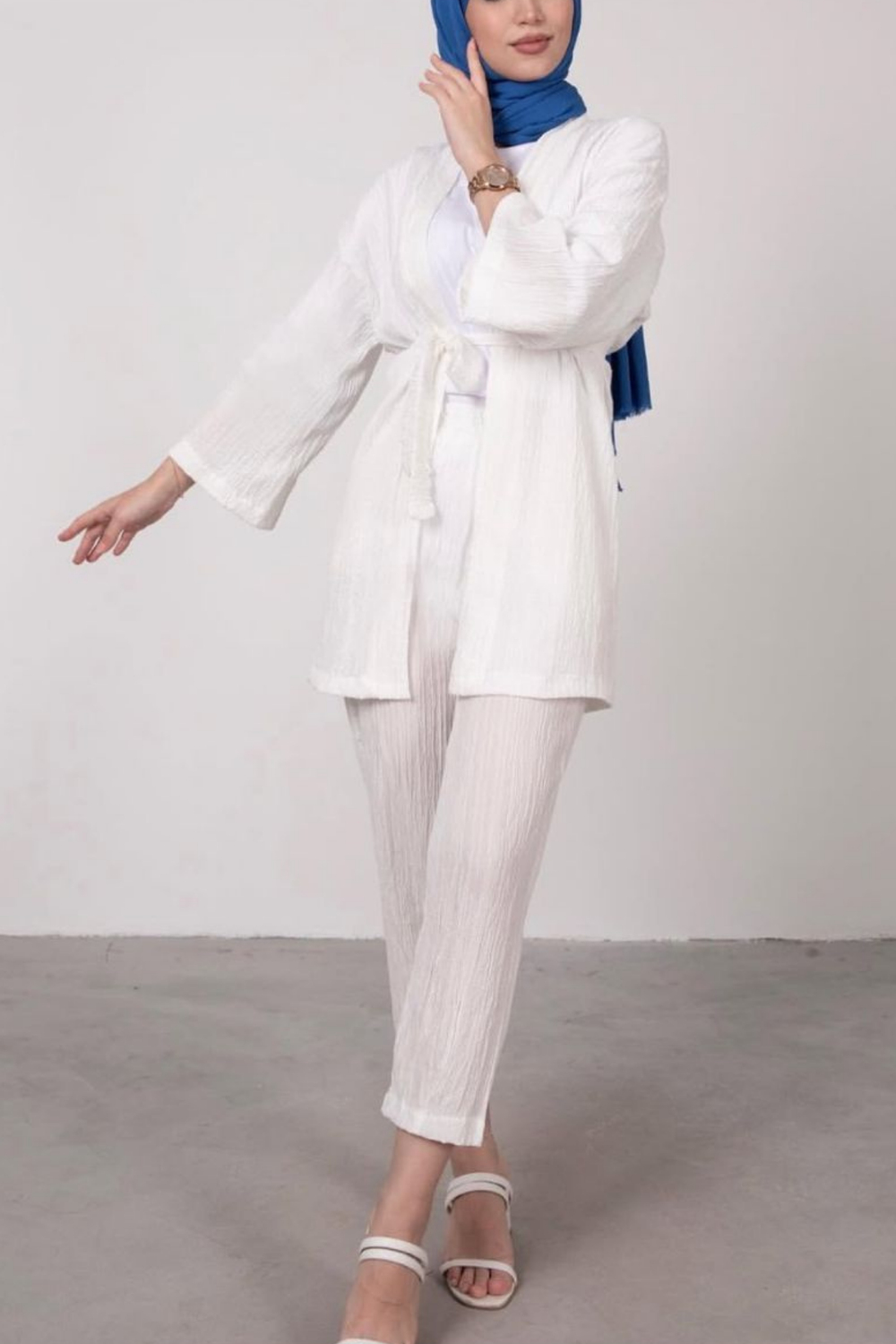 Gölge Kumaş Kuşaklı Kimono Tesettür Takım- Beyaz