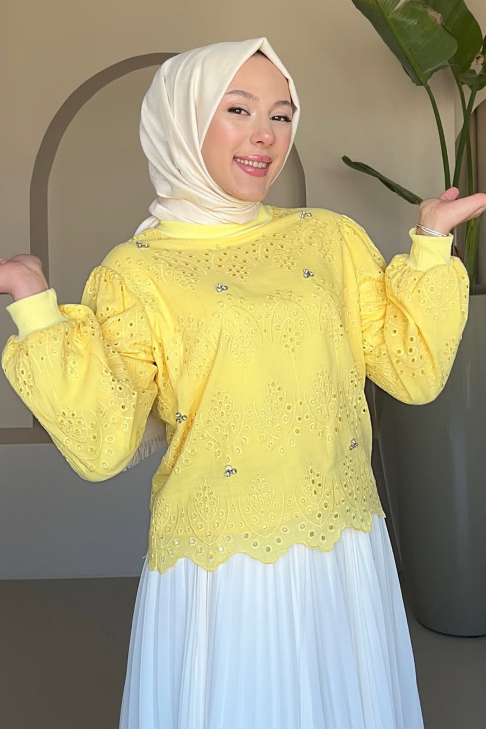 Hima Brode Dantel Kumaş Ribana Yaka  Ve Manşetli Bluz- Sarı