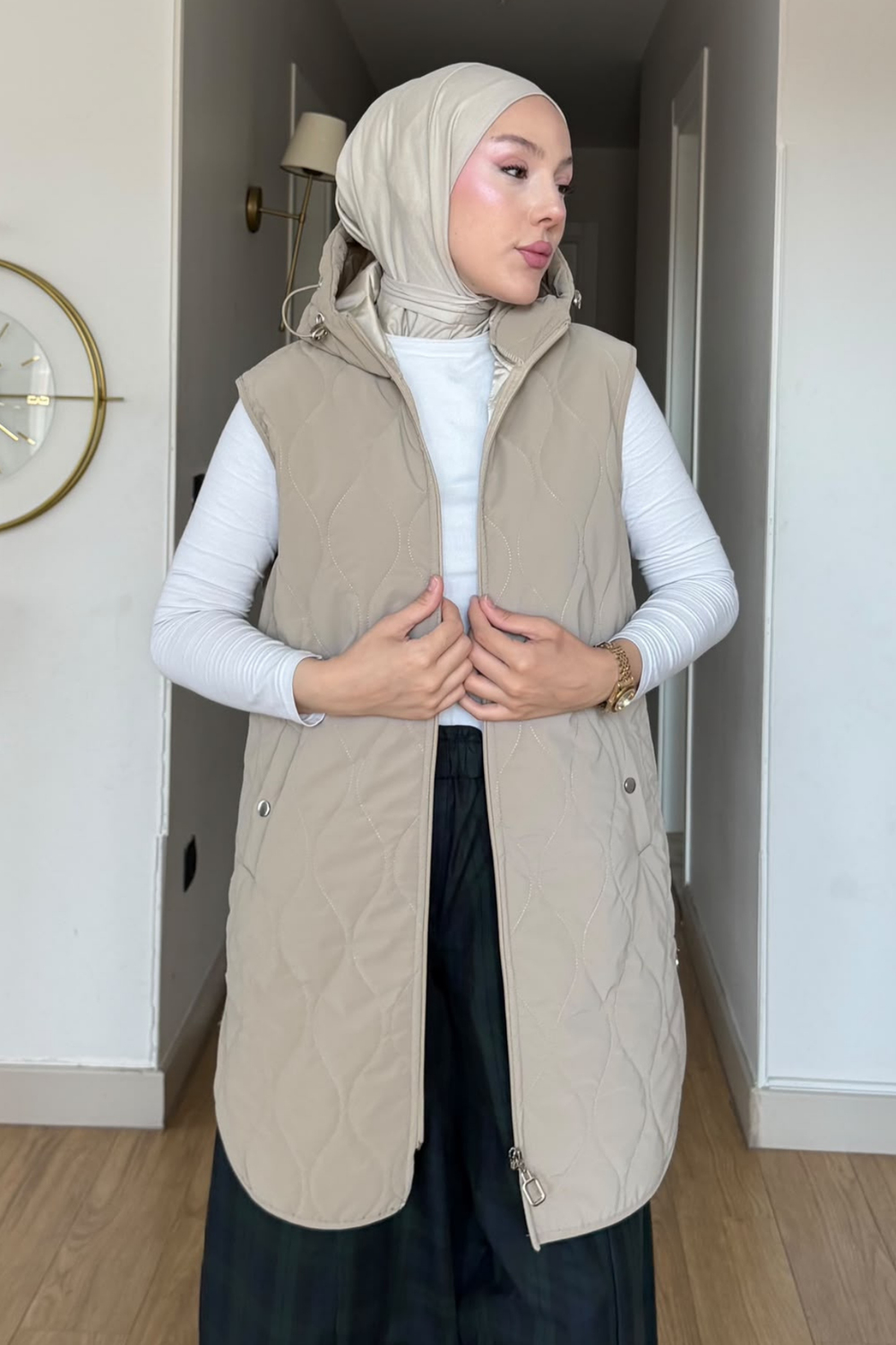 Leran Kapüşonlu Fermuarlı Astarlı Kapitone Uzun Yelek- Bej
