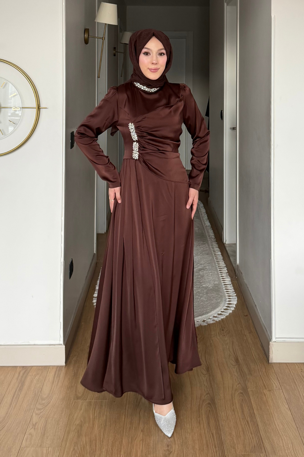 Saye Taşlı Drapeli Saten Tesettür Abiye- Kahverengi