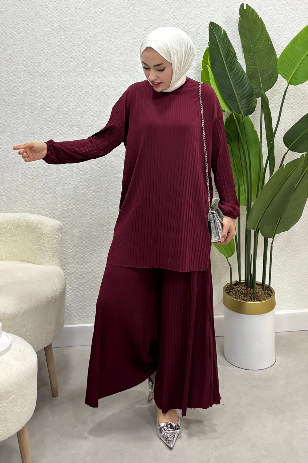 Yazlık İnce Sendy Kumaş Piliseli Tunik Pantolon Tesettür Takım- Bordo Standart Beden (38-44 Uyumludur)