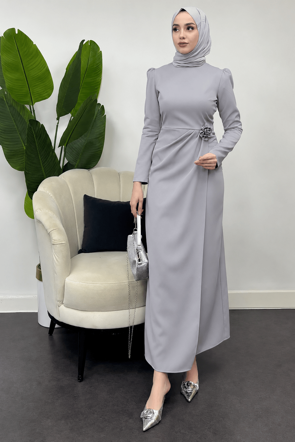 Zümre Model Krep Kumaş Gül Detaylı Elbise-Açık Gri