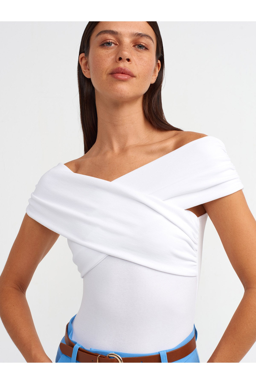 20828 Omuzları Açık Büzgülü Bodysuit-Beyaz