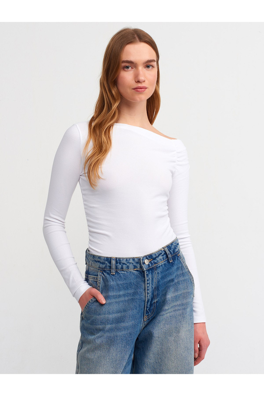30770 Büzgülü Asimetrik Top-Beyaz