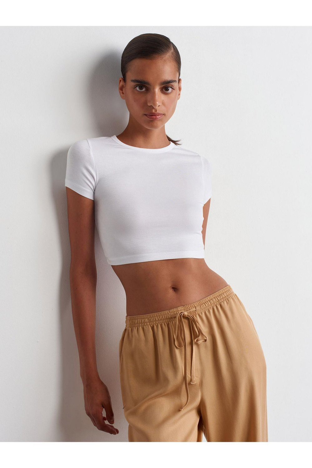 31104-modal-crop-top-beyaz-1e1bc9.jpg