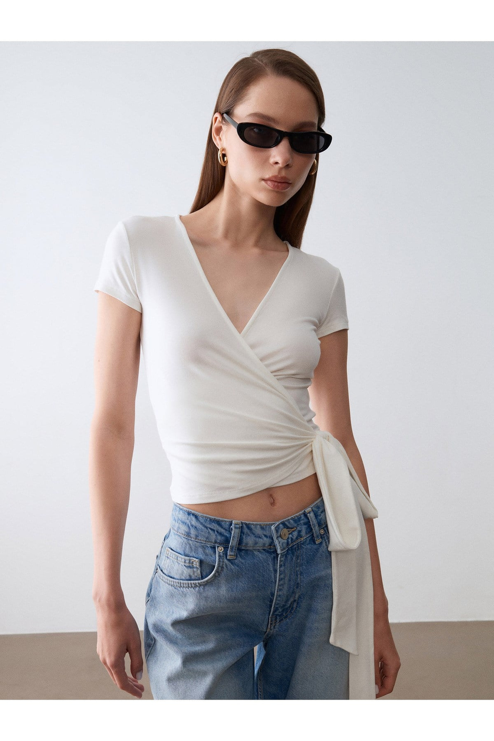 32923-kisa-kollu-kruvaze-top-ekru-61fd01.jpg