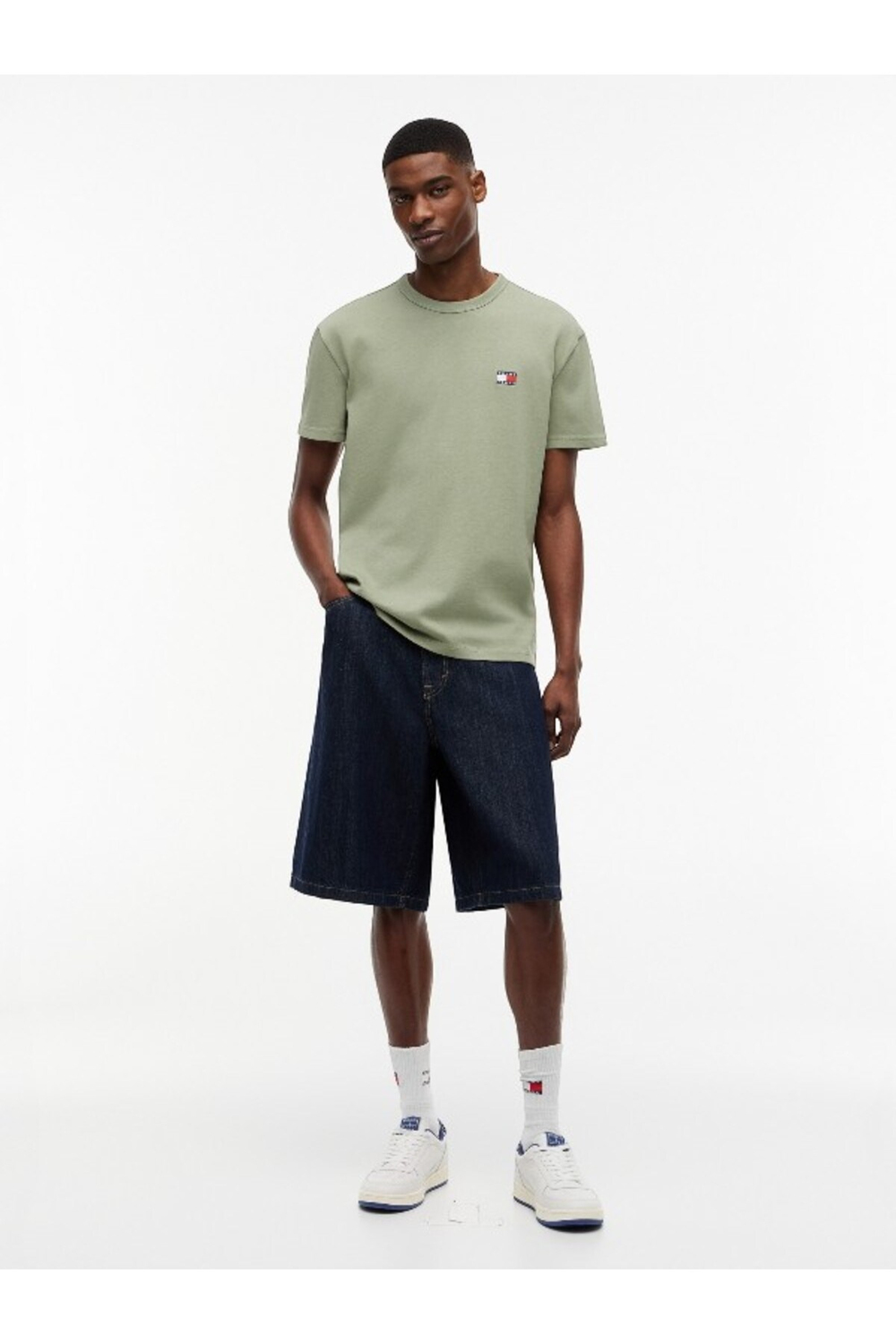 erkek-tjm-reg-badge-tee-ext-dm0dm20322-b95bf3.jpg