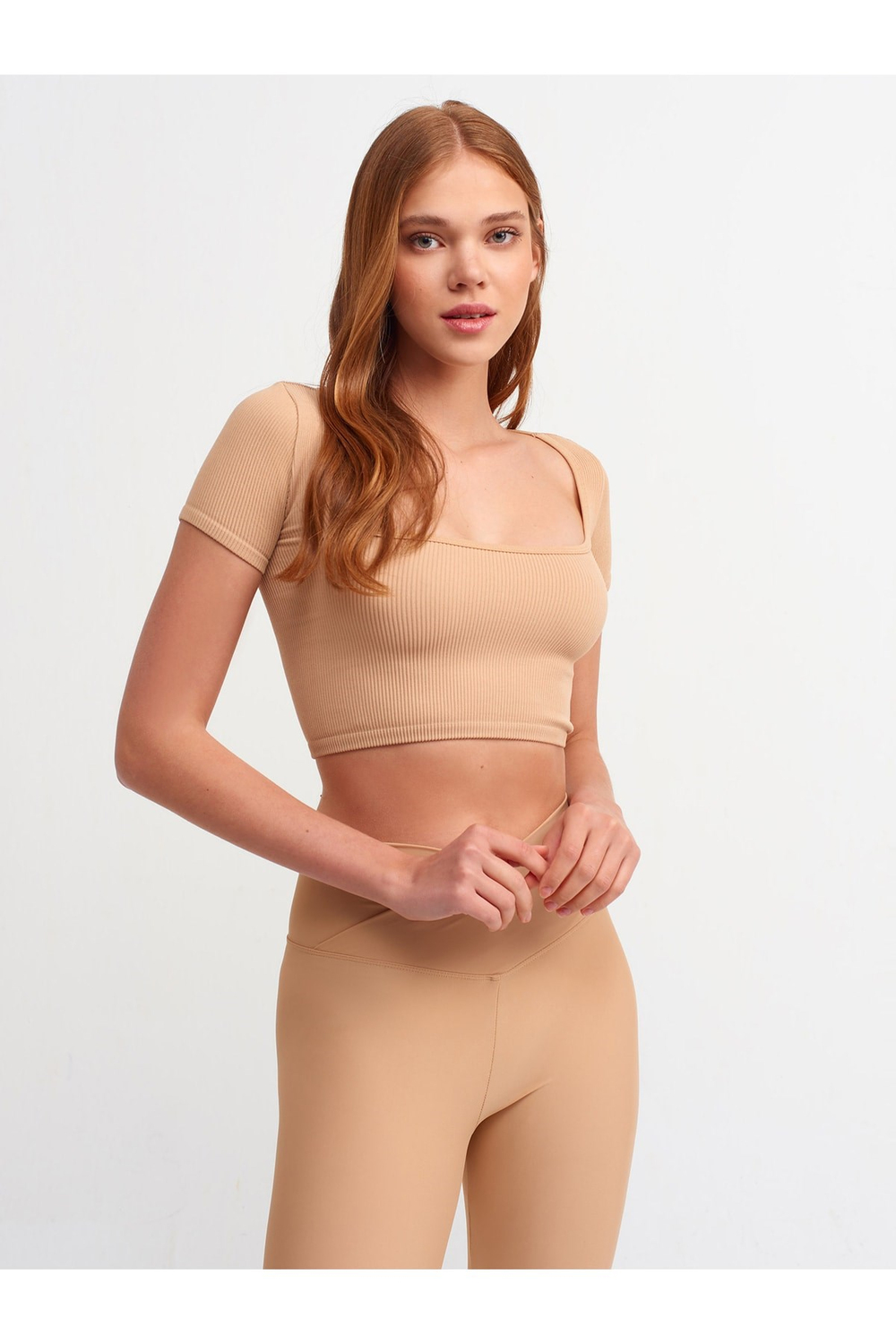 Kadın Bej U Yaka Kısa Kol Crop Top