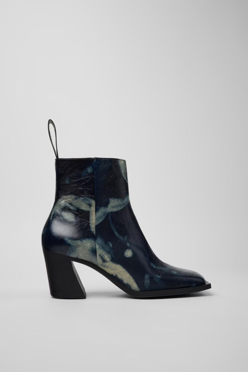 karole-siyah-ve-gri-deri-bilek-hizasin--1a0f-.jpg
