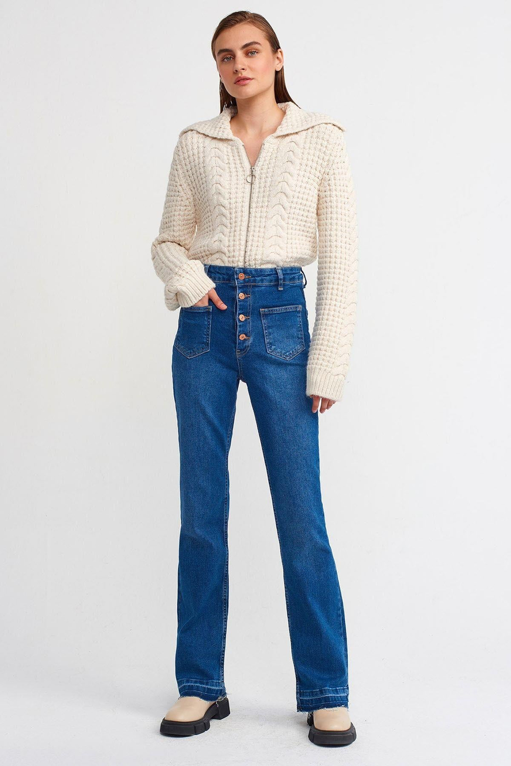 mavi-distan-takma-flare-jean-pantolon-e2d5f9.jpg