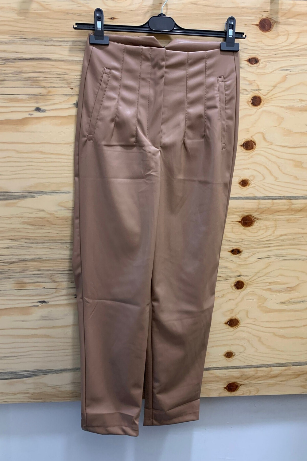 Süs Cep Detaylı Deri Pantolon Camel
