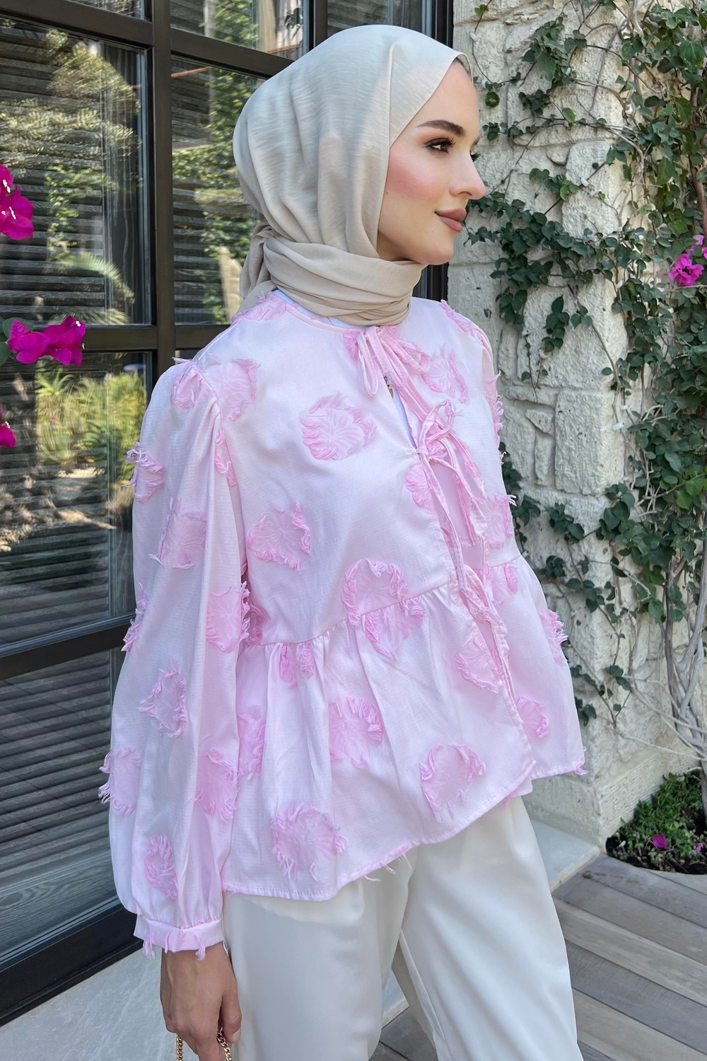 Bağlamalı Çiçek Detaylı Bluz Pembe