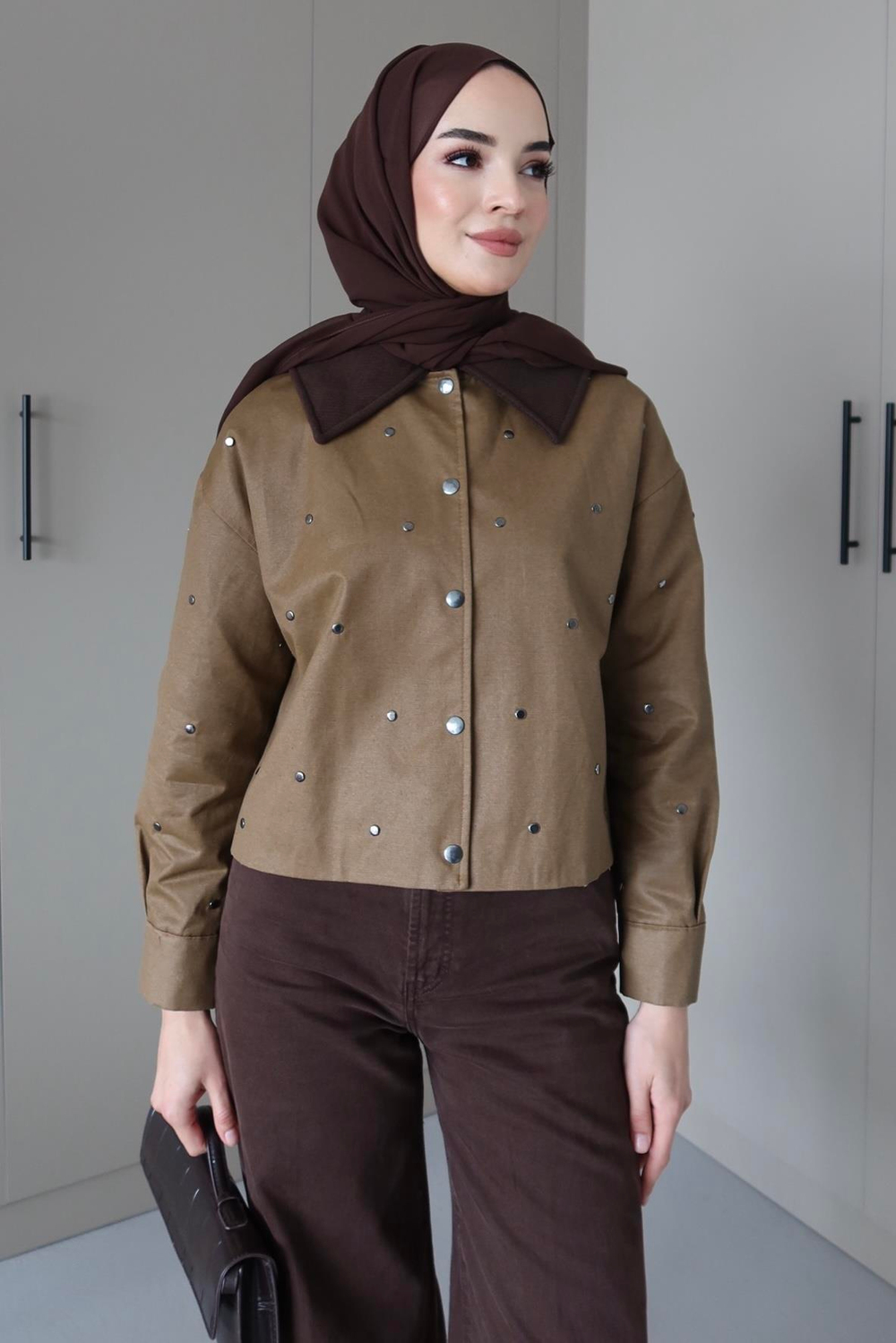 Metal Detaylı Kısa Trenç Taba