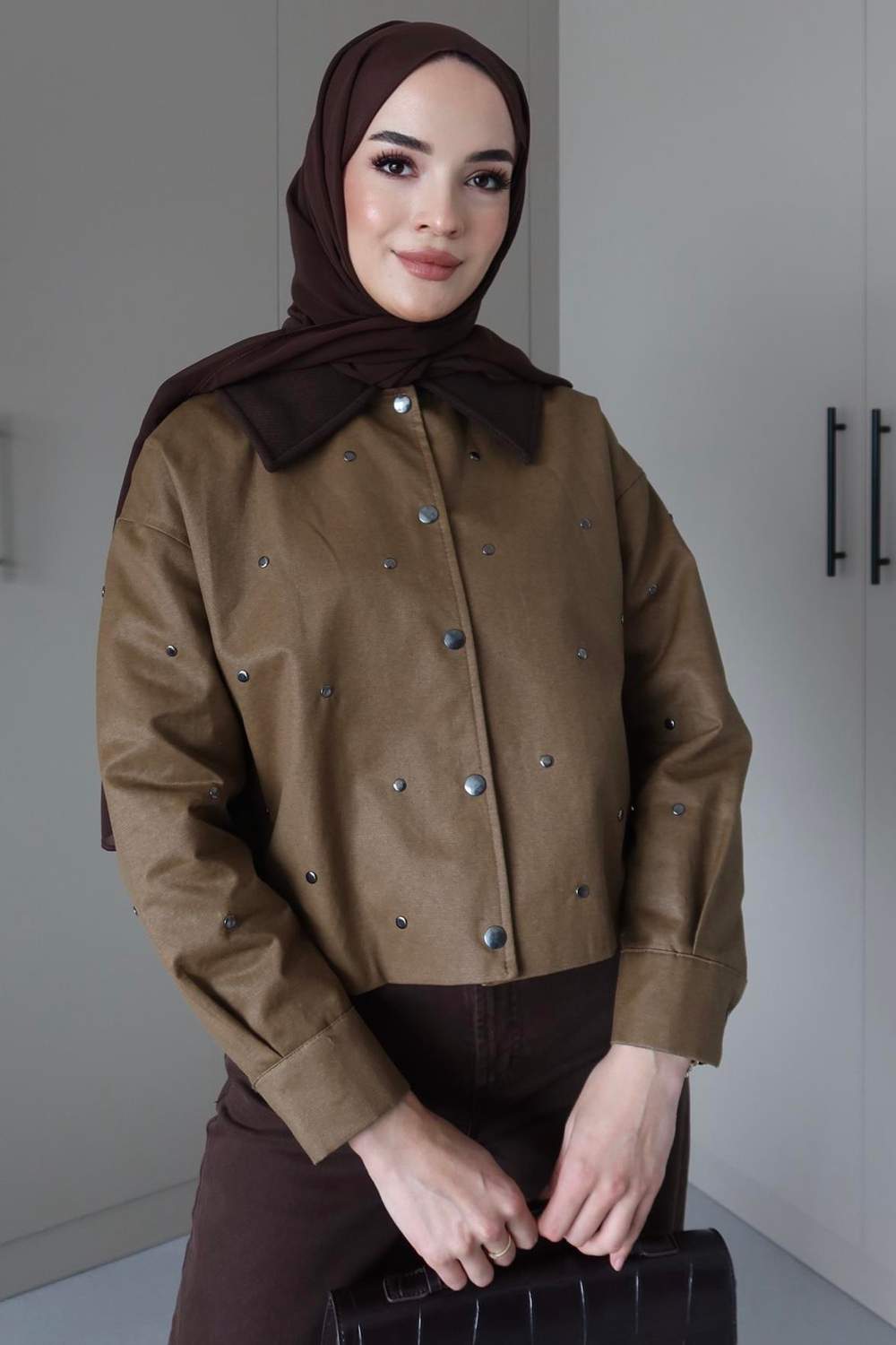 Metal Detaylı Kısa Trenç Taba