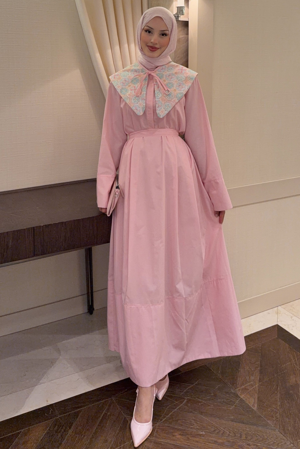 Sindy Çiçek Yaka Aksesuarlı Elbise Pembe