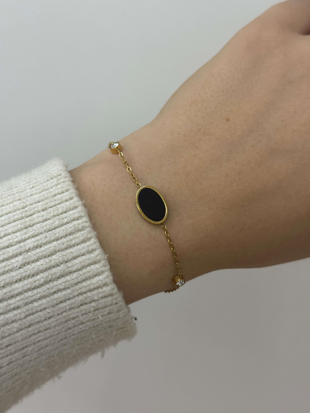 OVAL SİYAH TAŞLI BİLEKLİK