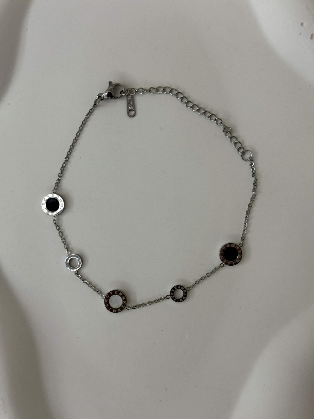 YUVARLAK ROMA RAKAMI DETAYLI BİLEKLİK