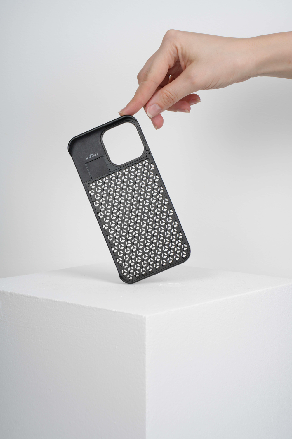 The Bulwark 14 Pro Max SİYAH Alüminyum Alaşımlı,Kokulu Metal Kızaklı Telefon Kılıfı