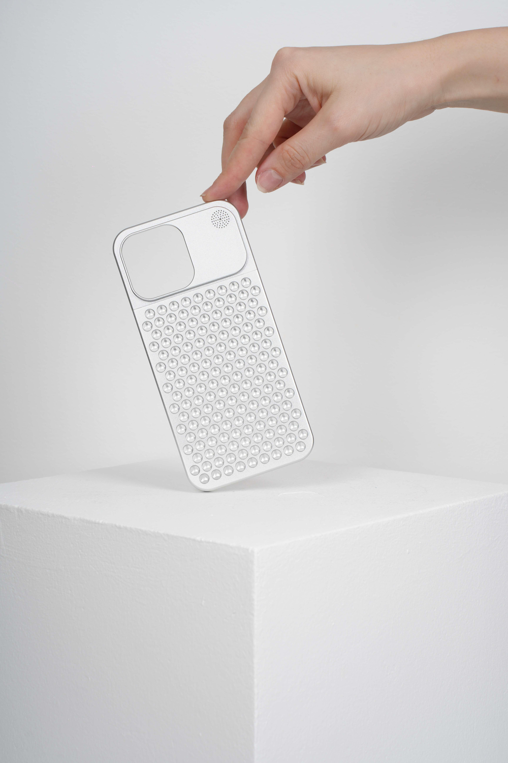 The Bulwark 14 Pro Max Silver  Alüminyum Alaşımlı,Kokulu Metal Kızaklı Telefon Kılıfı