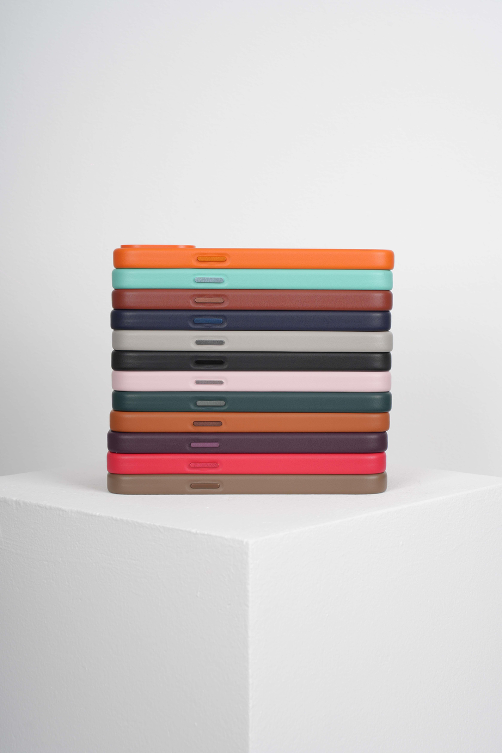 Xelium Iphone 15 Pro Max Mor Kılıf Manyetik Özellikli Deri Kılıf+Kartlık