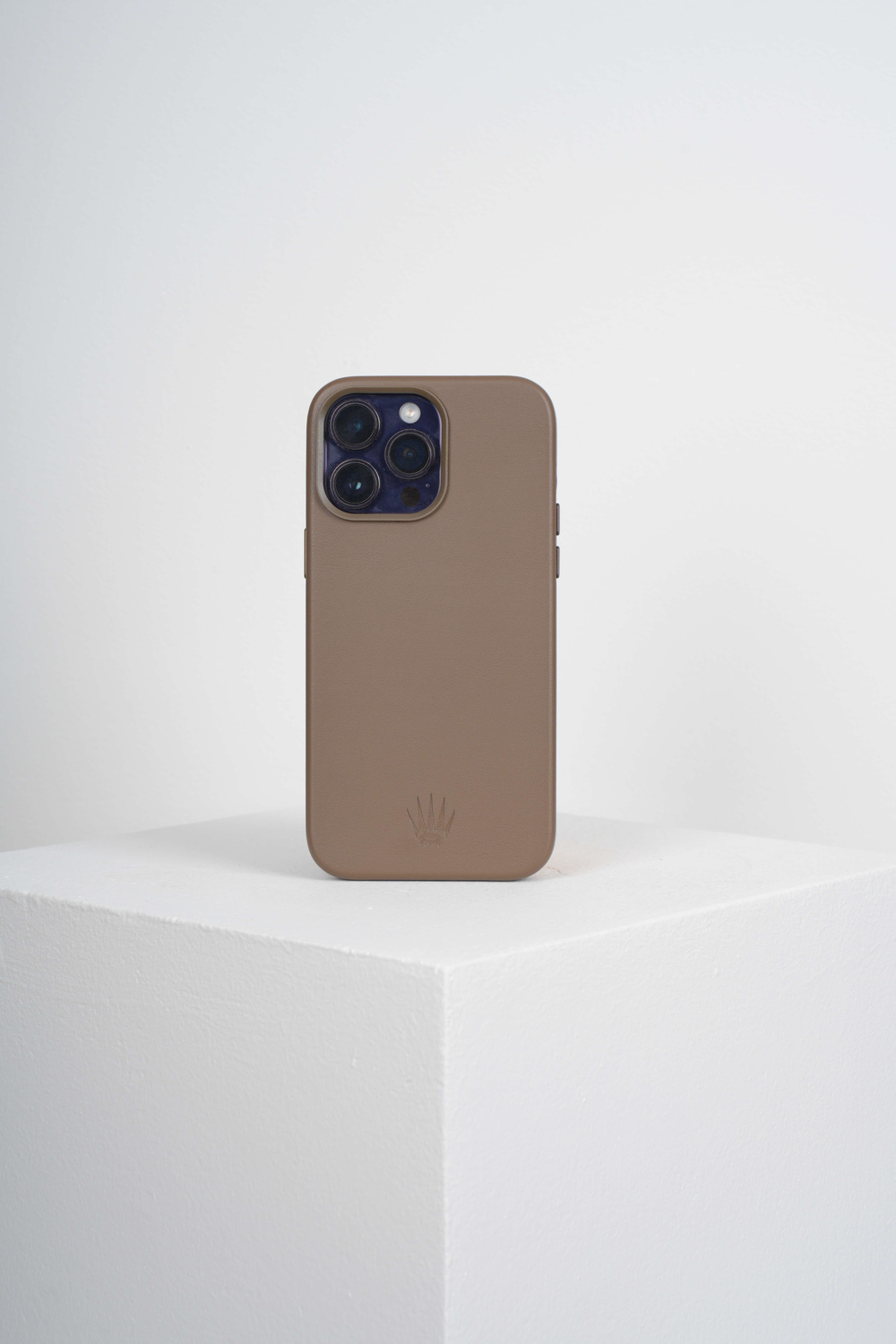 Triton Iphone 14 Pro Max  Kahverengi Kılıf Manyetik Özellikli Deri Kılıf