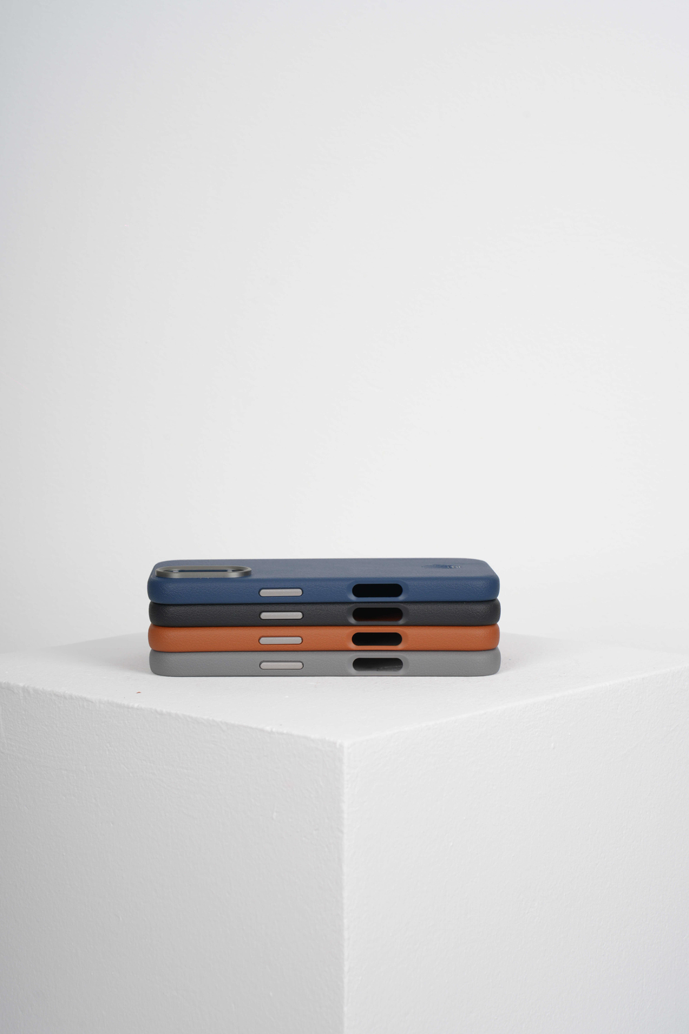 Luxe Iphone 16 Taba Manyetik Özellikli Kılıf
