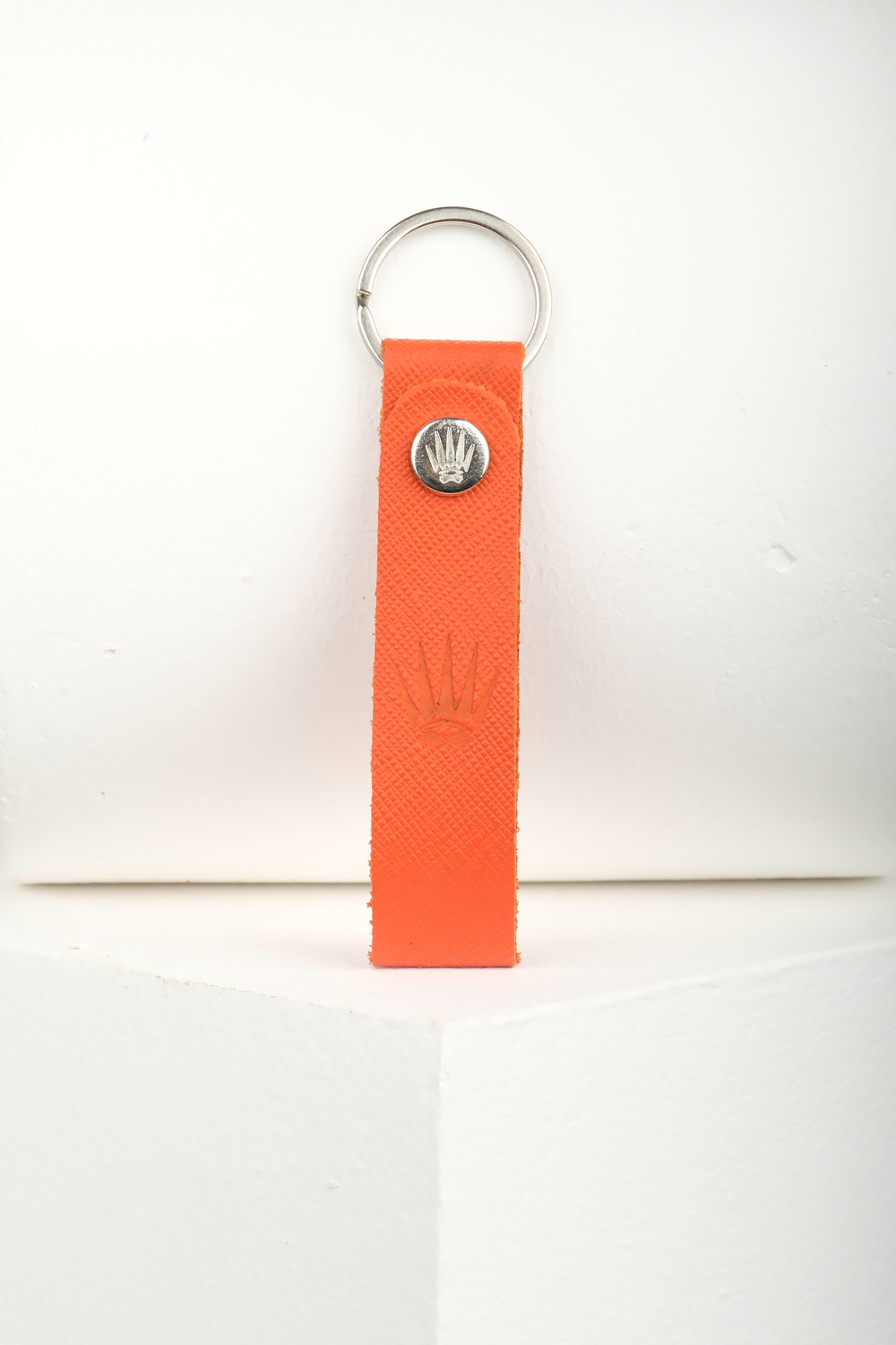 Boulder Saffiona Turuncu Hakiki Deri AnahtarlıkAnahtarlıkWATCHOFROYALBOULDERBoulder Saffiona Turuncu Hakiki Deri Anahtarlık