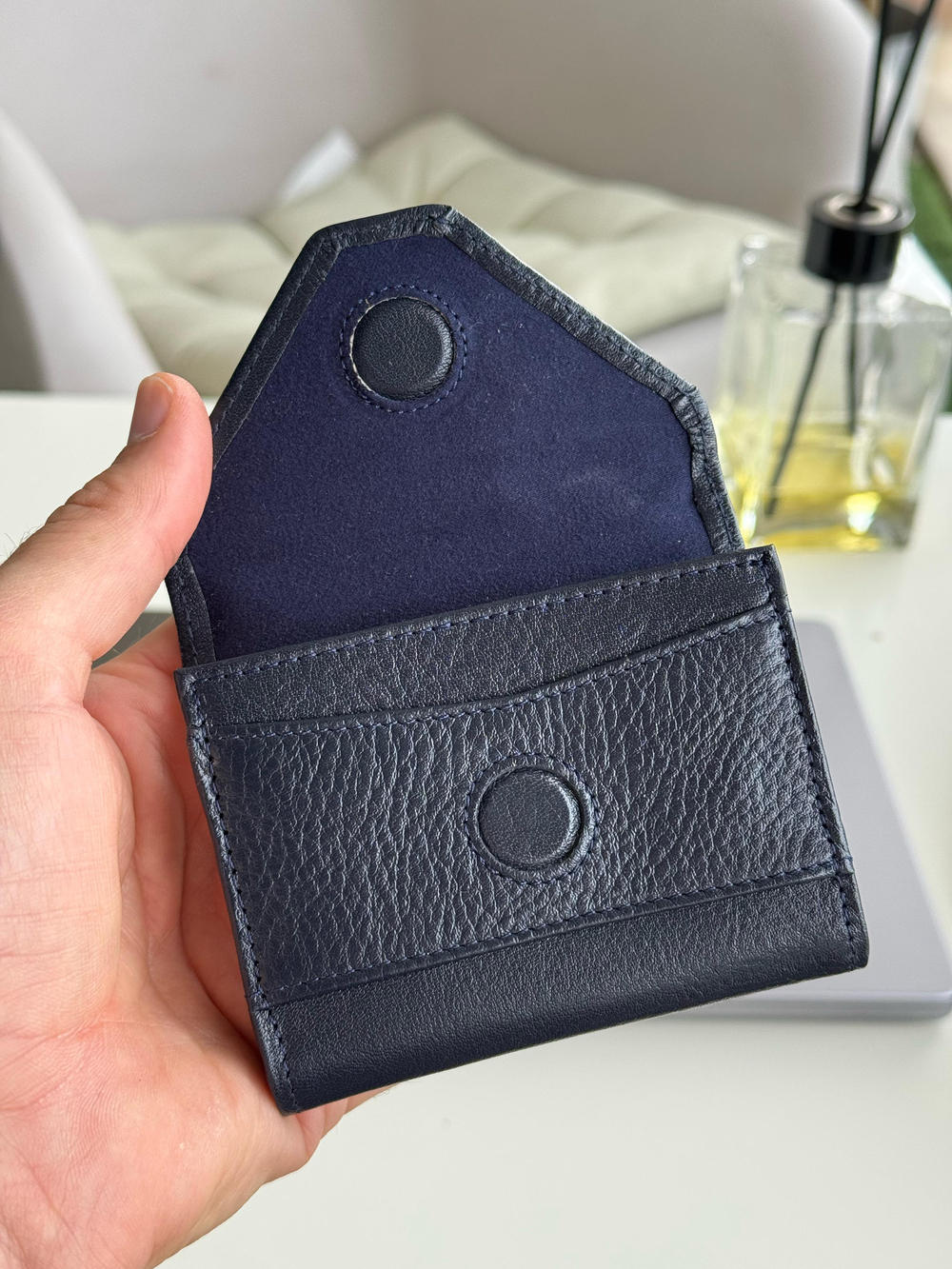 AKORDE LACİVERT HAKİKİ DERİ KARTLIK 