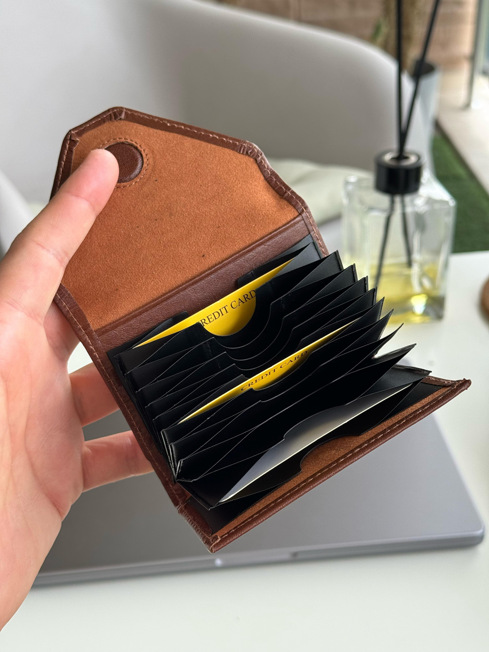 AKORDE TABA HAKİKİ DERİ KARTLIK 