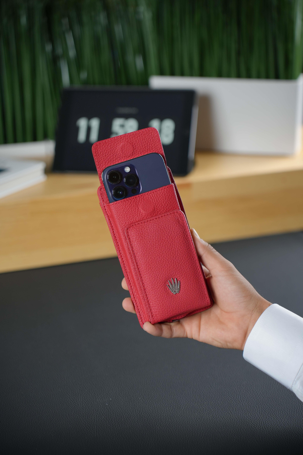 Hakiki Deri Kırmızı Askılı Çanta 4 Kart Bölmesi, Telefon ve Para Bölmesi, Fermuarlı, Çıtçıtlı Askılı Telefon Çantası Luısaw