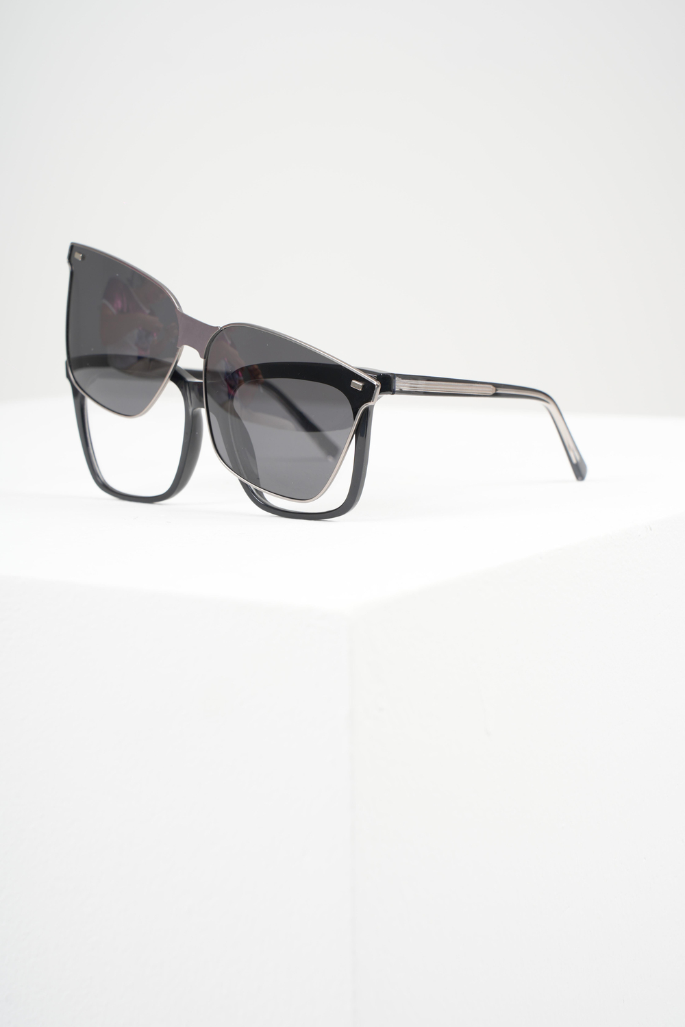 ROYAL EYEWEAR RE98020 MIKNATISLI ÖN ÇERÇEVESİ ÇIKARILABİLEN SİLVER SİYAH GÜNEŞ GÖZLÜĞÜ